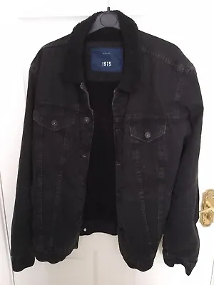 Denim Jacket Large ( Fleece Lined ) . (  40  Chest ) . Button Cuff . • £12.50