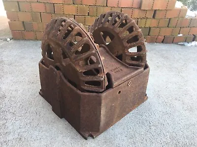 Vintage Farm Master Hog Pig Oiler Dual Rotary Wheel Antique Cast Iron Livestock • $120