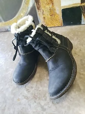 UGG “COVE” BLACK SUEDE ANKLE BOOT SIZE 6 Women's Ugg 5136 • $44.99