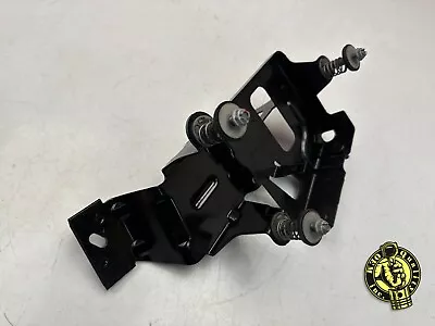 2013-2019 Mercedes Gl Ml Gle Gls - Air Suspension Compressor Mount Bracket Oem • $69.76