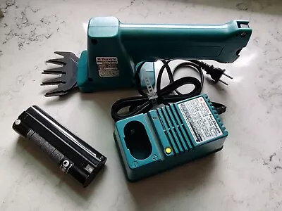 Makita Tool Grass Shear Cordless W/ Battery Fast Charger Tested Um1000D DC7100  • $24.99