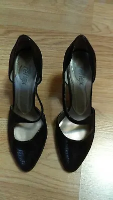 Moda Reflex Black Embossed Faux Leather Solia Straps Pump Heel Shoes Size 7 • $24.99