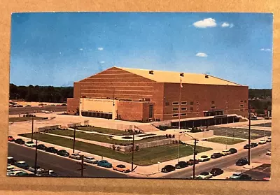 Unused Postcard - Veterans' Memorial Auditorium Des Moines Iowa • $2.12