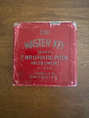 THE MASTER KEY Vintage Chromatic Pitch Pipe Instrument WM Kratt Co A-440 13 Keys • $4.99