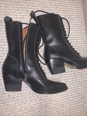 £175 • Buy Chloe Boots UK 6 EU 39