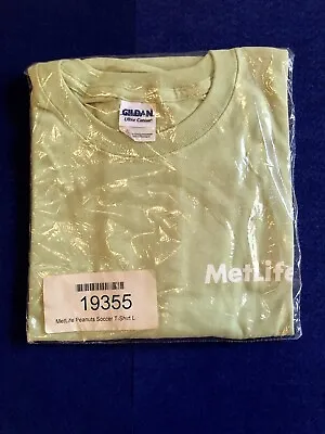 MetLife Peanuts Soccer Men’s Large T Shirt Green Gildan Ultra Cotton NEW • $9.99