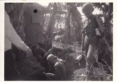 Original Snapshot Photo South Vietnamese ARVN FIGHT VIET CONG VC Vietnam War 3 • $10