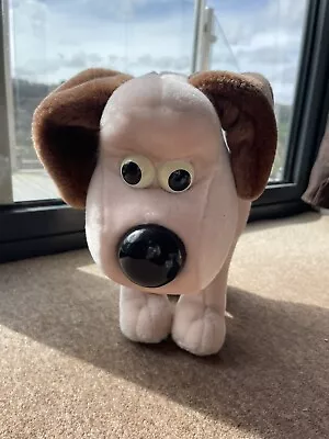 VINTAGE BOOTS GROMIT THE DOG FOOTSTOOL Shaun FOOT STOOL WALLACE GREAT CONDITION • £30