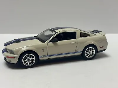 Welly 1:24 2007 Ford Mustang Shelby Cobra GT500 White / Blue Diecast • $30