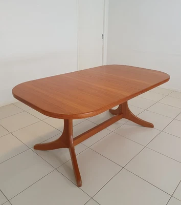 $275 • Buy Extendable 8 10 12 Seater QUALITY Timber Dining Table NEAR NEW Condition As VGC