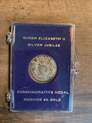 £39.99 • Buy SOLID 9CT GOLD QUEEN ELIZABETH II SILVER JUBILEE MEDAL IN CASE - 2.5g