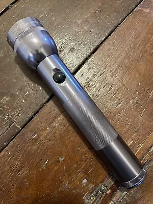 Maglite 2D LED Flashlight Excellent Condition Metallic Purple/Silver • $25