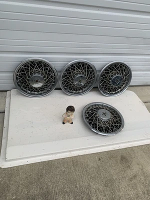 $249 • Buy 1980-1984 Oldsmobile 88 / 98 / Custom Cruiser 15  Wire Hubcaps SET 2 Ding Edge