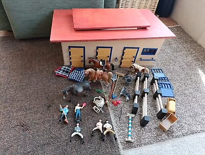 Rare Schleich Woodern Horse Stables With  3 Horses Riders Accessories  • £75