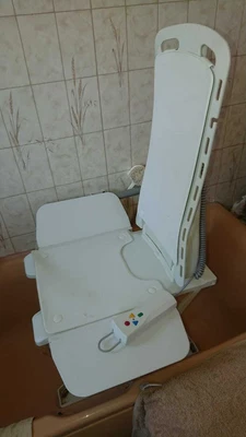 £165 • Buy AKKULIFT Cream Bella Vita Bath Lift With Instruction Booklet Mobility