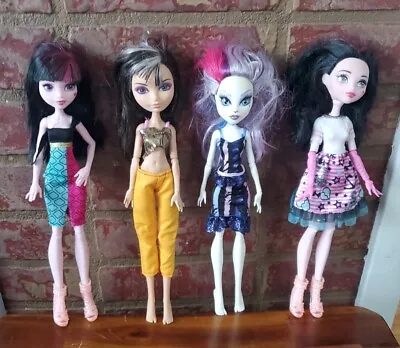 Monster High Doll Lot Of 4 Draculaura X2 Cleo De Nile Catrine DeMew Mattel  • $19.99