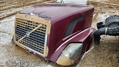 2011 Volvo VNL 780 HOOD.  VERY NICE SHAPE • $2295