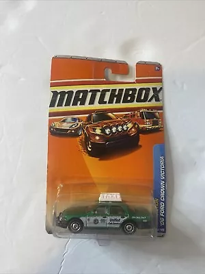 2010 Matchbox 06 FORD CROWN VICTORIA Green 68/100 GREAT CARD City Action TAXI • $1.54