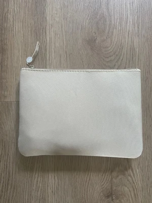 £5 • Buy Korean Air Business Class Amenity Kit - New/Sealed