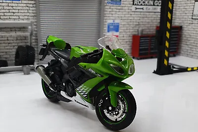 Kawasaki Ninja ZX-10R 1:18 Scale Motorcycle • £14.99