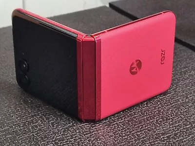 Motorola RAZR+ 2023 - 8/256GB - Viva Magenta (Unlocked)  OPEN BOX / MINT  • $585