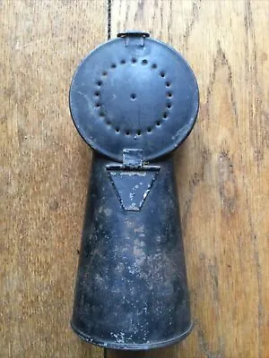 An Old Vintage Gentle Chute / Sloop  Bait Tin. • $62.16