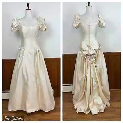 Stunning Vintage 1980s Van Lear Silk Wedding Gown! • $125