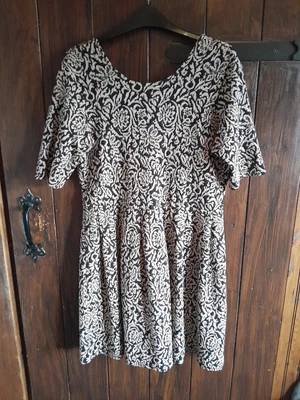 £1.99 • Buy Jacquard Dress Size L