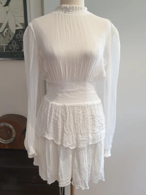 $20 • Buy KOOKAI Size 6 White Tiered Long Sleeve High Neck Dress - Cocktail, Party Frock