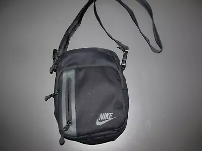 NIKE Heritage Mini Crossbody Bag - Black • £9.99