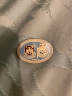 £3.50 • Buy West Ham United V Deportivo La Corina 2010 Pin Badge SBOBET Cup