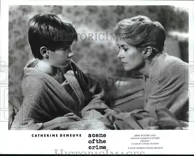 Press Photo Actress Catherine Deneuve & Co-Star In  Scene Of The Crime  Film • $19.99