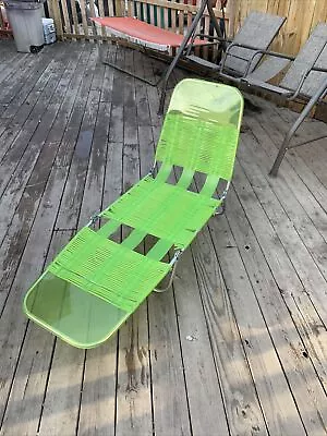 Vintage Folding Aluminum Chaise Lounge Lawn Green Beach Chair Vinyl PVC Tubing • $57.40