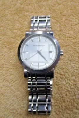  Burberry Bu1350  Designer Wrist Watch  Pre-owned Swiss New Bat.      Off • $99.99