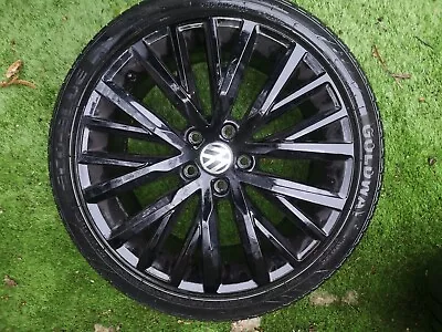 18  Genuine  Vw Alloy Wheels And Tyres Volkswagen Passat Cc Scirocco 3c8601025r  • $757.20