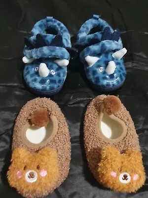 X2 Pairs Of Baby Slippers Size Enfant 4-5 Dinosaur/teddy Bear • £0.99