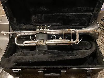 Bach Tr500s B-Flat Trumpet • $300