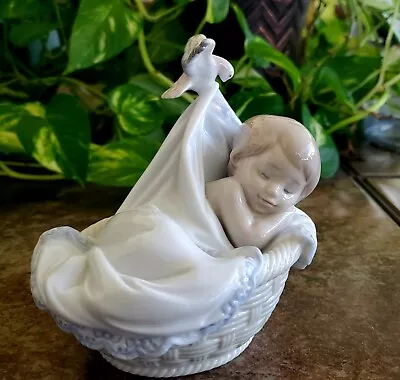 Lladro Tender Dreams Sleeping Baby In Basket Bird 6656 Glazed Porcelain Figurine • $70