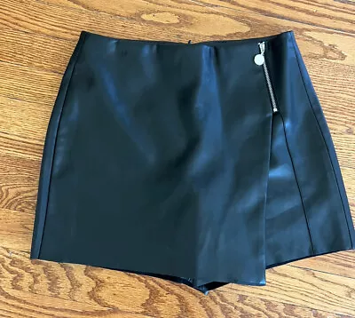 $29 • Buy ZARA Faux Leather Mini Skort Sz 8 Black