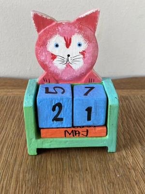 £6 • Buy Cat Design Wooden Perpetual Calendar - Desktop Office Block Design.