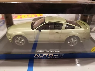 Autoart 1:18 Ford Mustang Gt 2005 2004 Auto Show Edition Rare #0472/3000 • $255