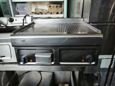 £475 • Buy Half Griddle Half Grill 60cm Electric 13 Amp Commercial LINCAT # JS 122