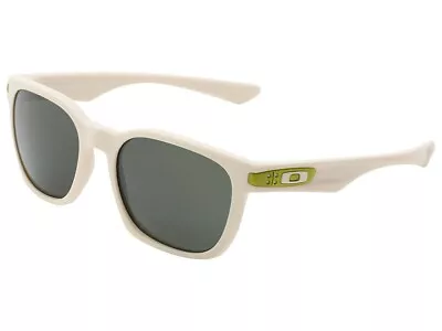 Oakley Garage Rock Sunglasses OO9175-10 Matte Bone/Dark Grey • $99.99