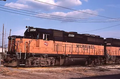 Original Slide MILW Milwaukee Road GP40 #2058 - Green Bay WI 1984 • $3.99