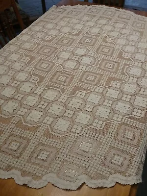 STUNNING VINTAGE CROCHET LACE TABLECLOTH Round • $30
