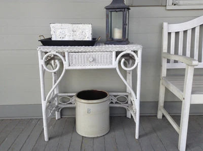 $20 • Buy Vintage Cream Wicker Desk And/or Table - Pickup In Northeast Ohio