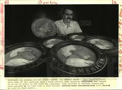 1987 Press Photo Tony Quaglino With Wood Carvings For The Pope - Noc16759 • $15.99