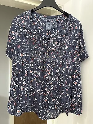 Lovely Ladies Blue Pattern Top By Mantaray In Size 20 • £4.20