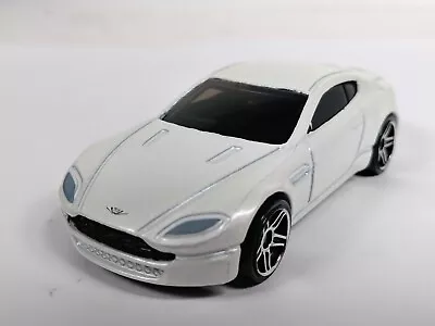 Aston Martin V8 Vantage Hot Wheels 2008 All Stars #50 Pearl White PR5 1:64 Loose • $7.99