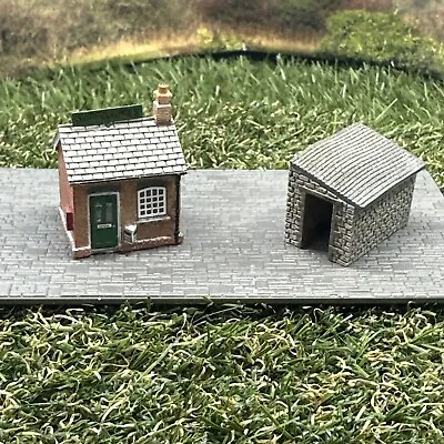 N Gauge Platform Tea Shop & Stone Out Building • £19